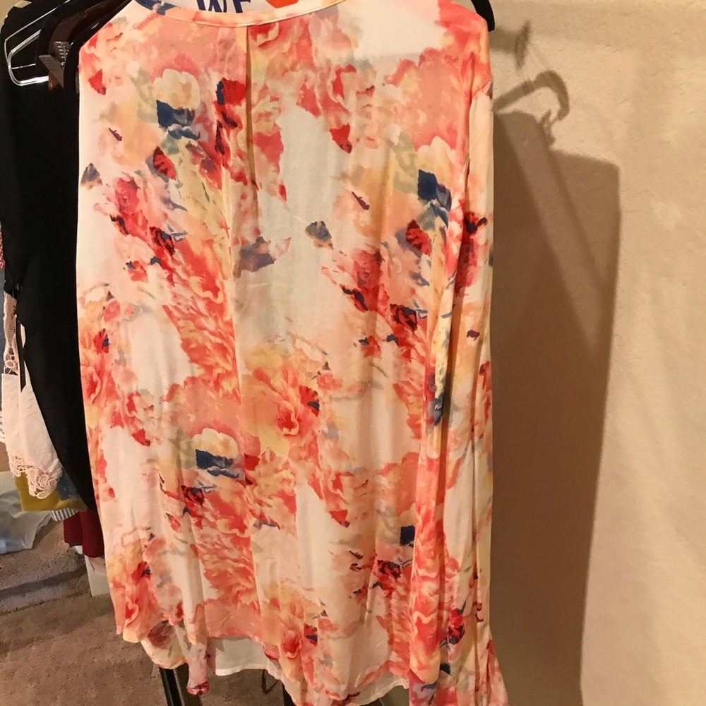 Floral Women's Top - Picture 3 of 4